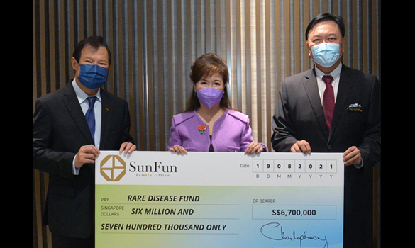  L-R positions Tan Sri Datuk Dr Chen Lip Keong, Founder and Controlling Shareholder of Sun Fun Family Office Pte Ltd; Mrs Laura Hwang, Chairperson of Rare Disease Fund Committee; and Professor Alex Sia, CEO of KK Women’s and Children’s Hospital
 