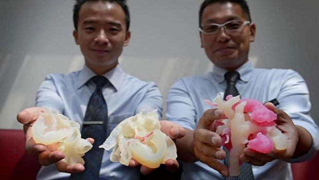 ​​KKH's Cardiology Service Consultant Dr Chen Ching Kit (left) and Cardiothoracic Surgery Service Consultant Dr Nakao Masakazu holding 3D printed heart models.  ST photo by Mark Cheong.